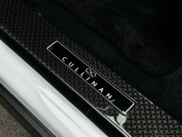 Rolls-Royce Cullinan — Фото автомобиля 15