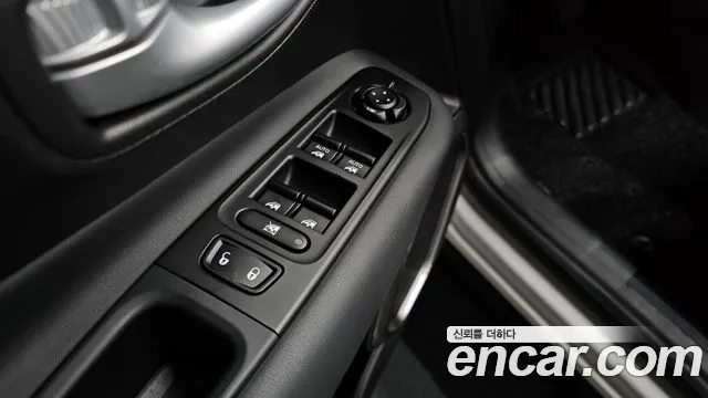 Jeep Renegade — Фото автомобиля 28