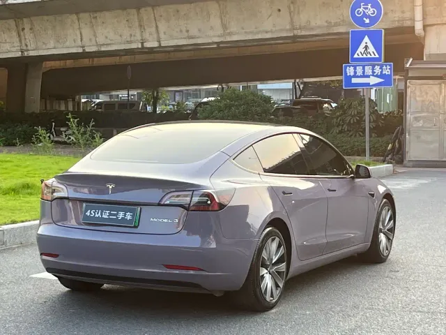 Tesla Model 3 — Фото автомобиля 5