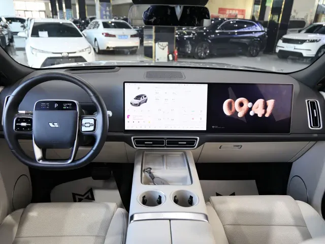 Li Auto L9 — Фото автомобиля 14