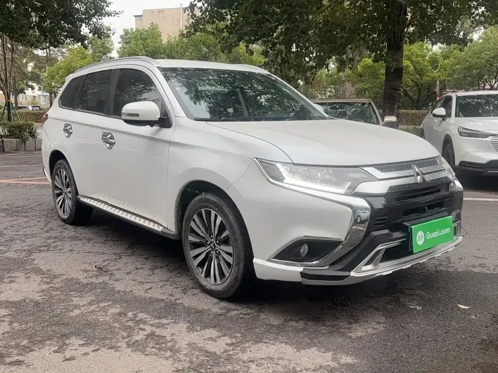Mitsubishi Outlander 2021 2.0L 2WD Smooth Ride Version 5-Seater — Фото автомобиля 9