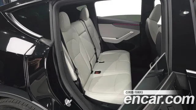 Tesla Model Y — Фото автомобиля 18