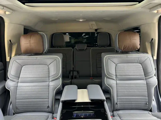 Lincoln Navigator — Фото автомобиля 26