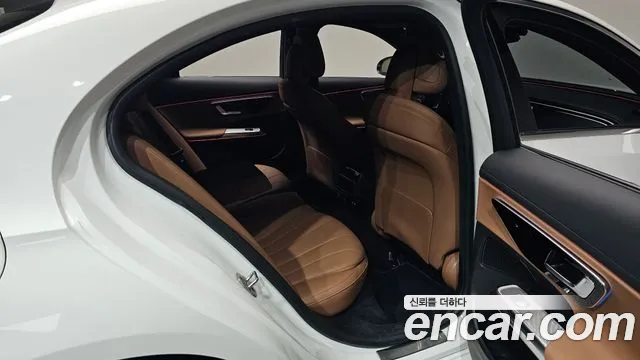 Mercedes-Benz E-Class — Фото автомобиля 9