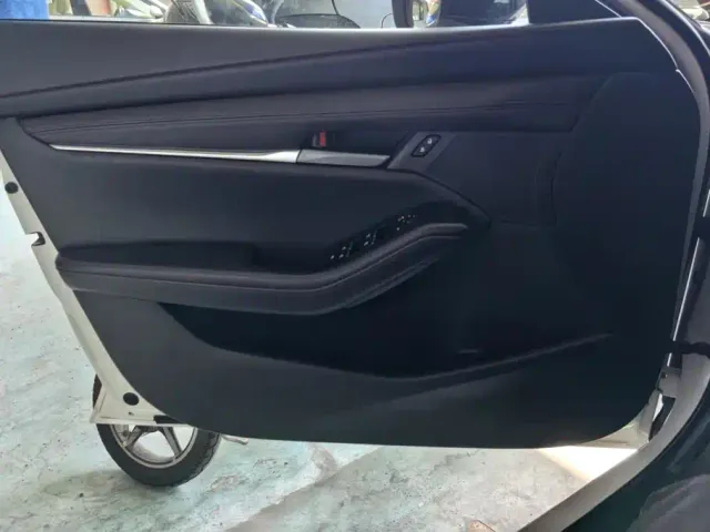 Mazda Axela — Фото автомобиля 7