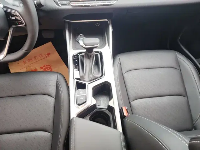 Geely Emgrand — Фото автомобиля 13