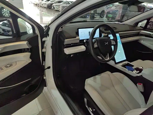 Xpeng P5 — Фото автомобиля 15