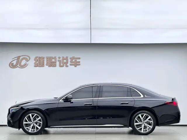 Mercedes-Benz E-Class — Фото автомобиля 7