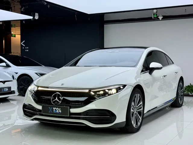 Фотография автомобиля — Mercedes-Benz EQS