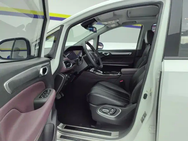 GAC Trumpchi M6 — Фото автомобиля 9