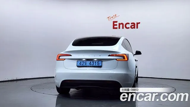 Tesla Model 3 — Фото автомобиля 4