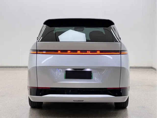 Xpeng X9 — Фото автомобиля 5