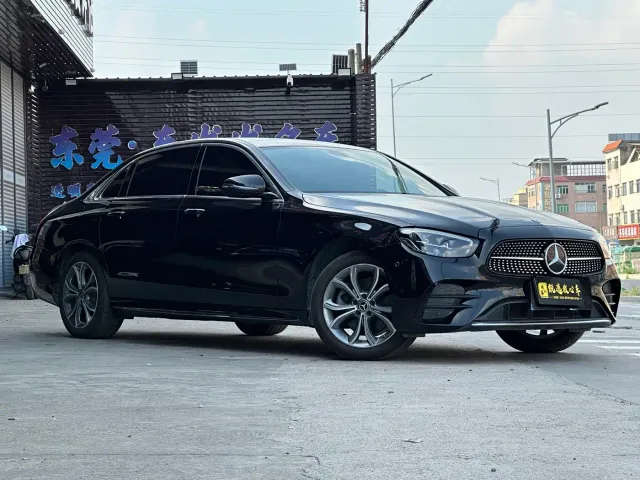 Mercedes-Benz E-Class — Фото автомобиля 3