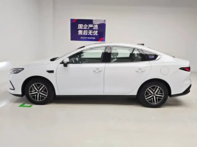 BYD Seal 05 DM-i — Фото автомобиля 9