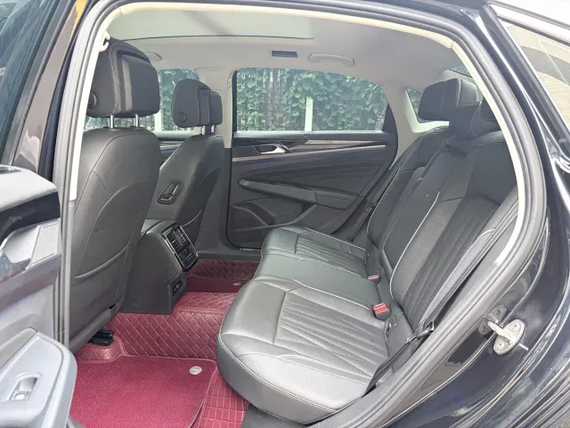 Volkswagen Passat — Фото автомобиля 13