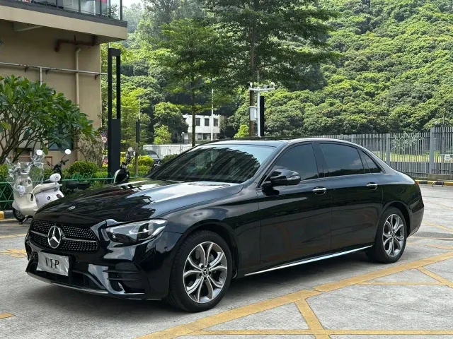 Фотография автомобиля — Mercedes-Benz E-Class