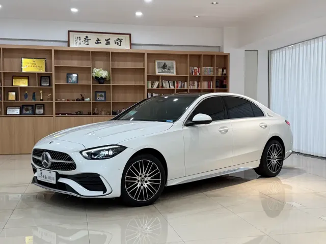 Фотография автомобиля — Mercedes-Benz C-Class