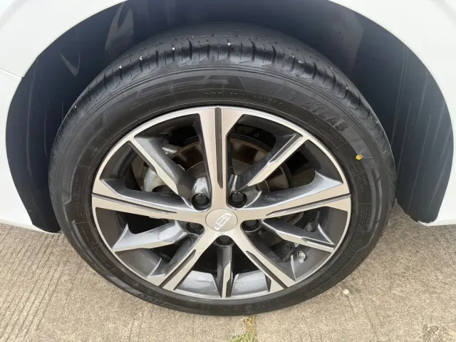 Geely Emgrand — Фото автомобиля 5