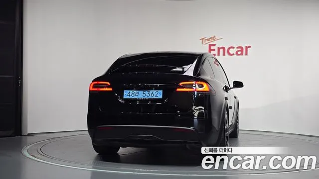 Tesla Model X — Фото автомобиля 4