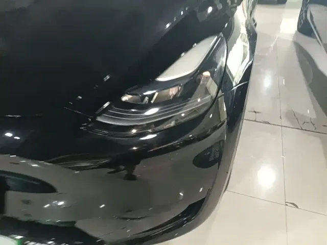 Tesla Model Y — Фото автомобиля 23