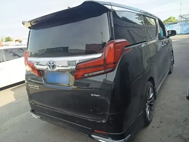 Toyota Vellfire — Фото автомобиля 4