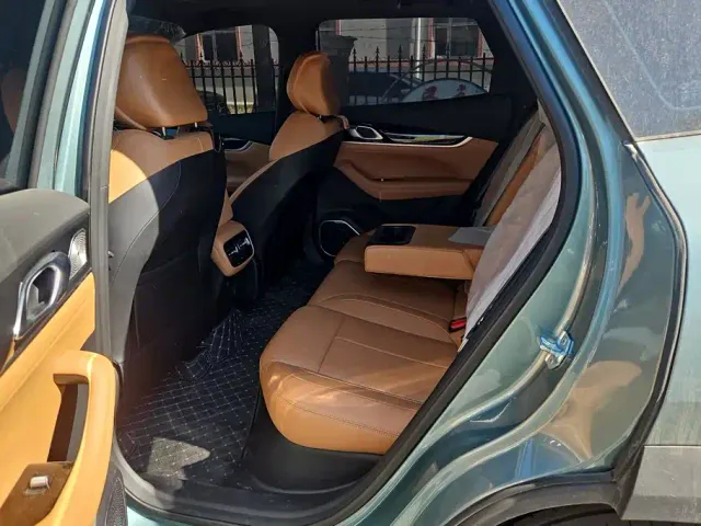 Geely Boyue L — Фото автомобиля 11