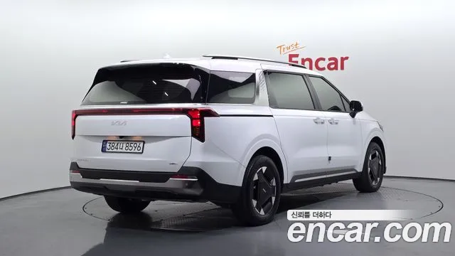 Kia Carnival — Фото автомобиля 2