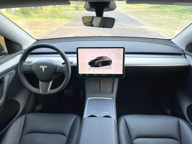 Tesla Model Y — Фото автомобиля 4