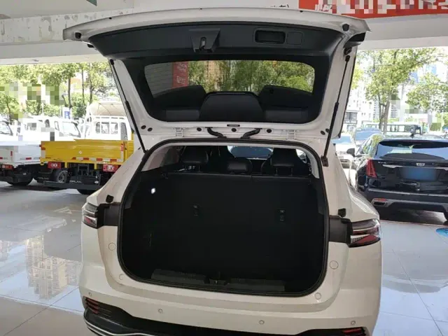Roewe RX5 — Фото автомобиля 18