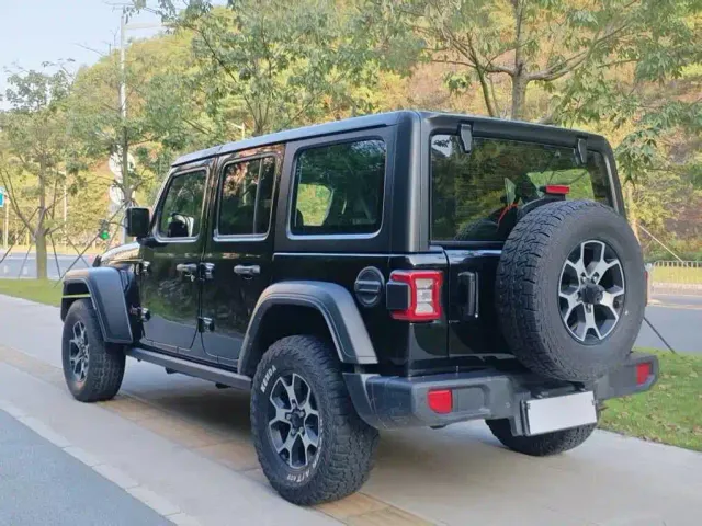 Jeep Wrangler — Фото автомобиля 7