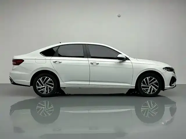 Volkswagen Lavida — Фото автомобиля 10