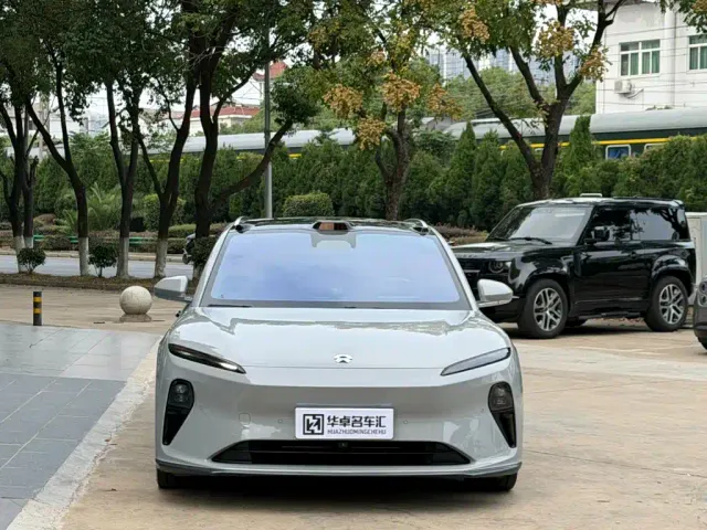 Nio ET5 Touring — Фото автомобиля 2