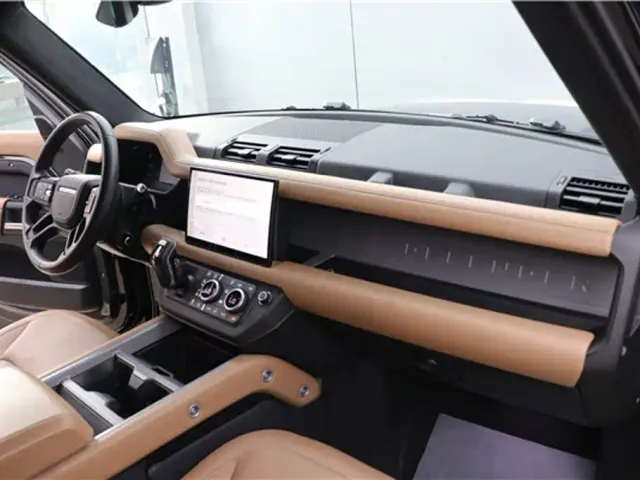 Land Rover Defender — Фото автомобиля 23