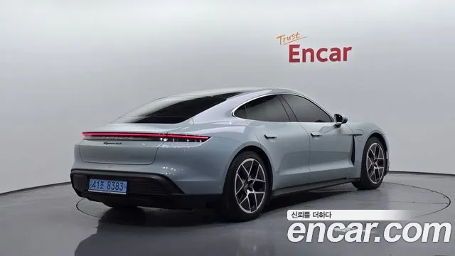 Porsche Taycan — Фото автомобиля 2