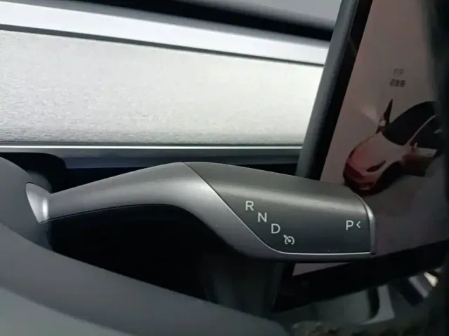 Tesla Model Y — Фото автомобиля 13