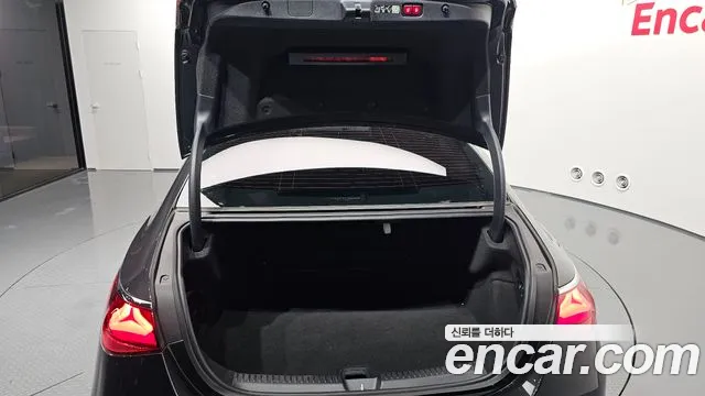 Mercedes-Benz E-Class — Фото автомобиля 30