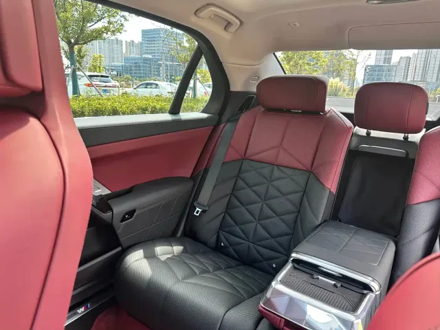 BMW 7 Series — Фото автомобиля 18