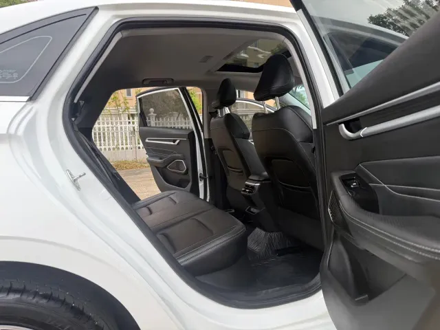Geely Emgrand — Фото автомобиля 13