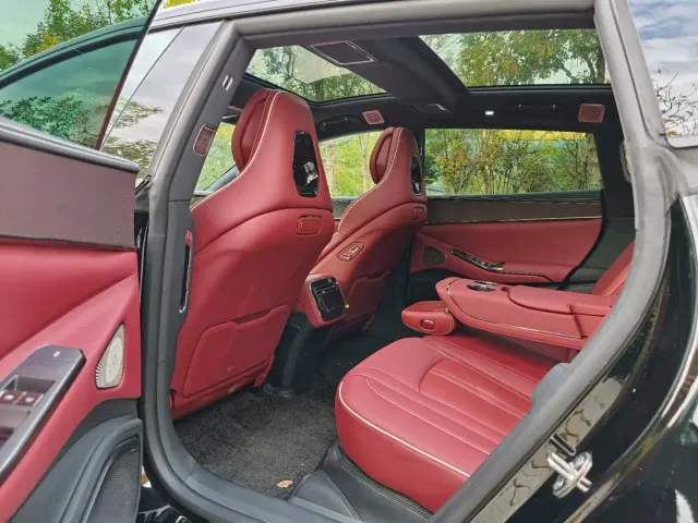 Denza Z9GT — Фото автомобиля 10