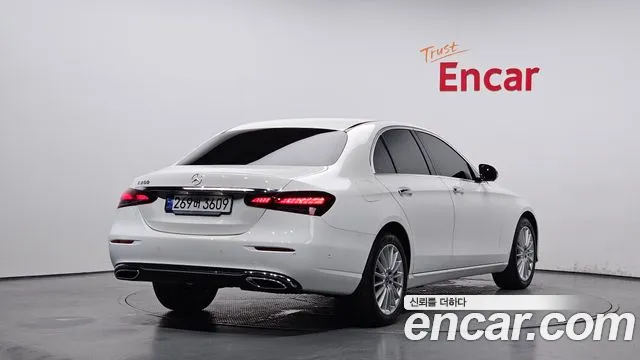 Mercedes-Benz E-Class — Фото автомобиля 2