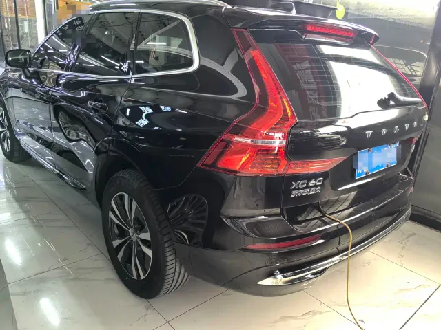 Volvo XC60 — Фото автомобиля 4