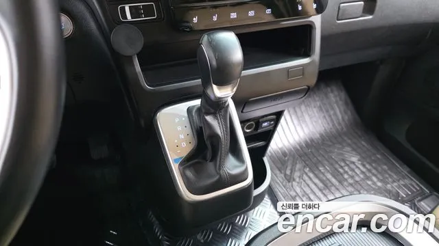 Hyundai Staria Staria Карго 5 мест — Фото автомобиля 2