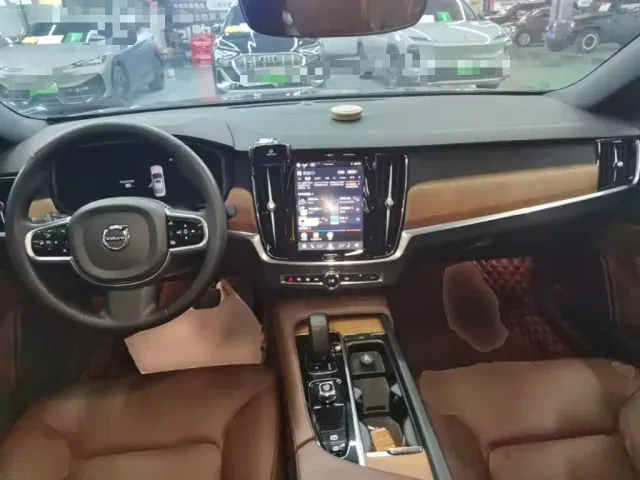 Volvo S90 — Фото автомобиля 9