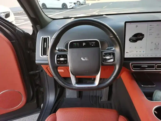 Li Auto L7 — Фото автомобиля 10