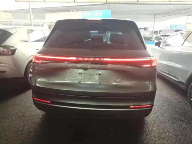 Geely Galaxy Starship 7 EM-i — Фото автомобиля 5