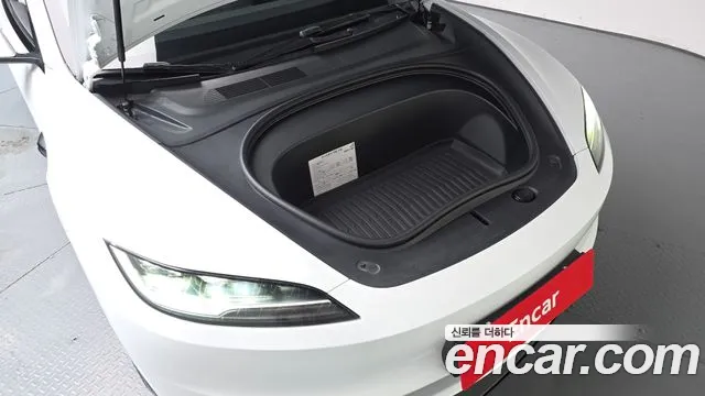 Tesla Model 3 — Фото автомобиля 6