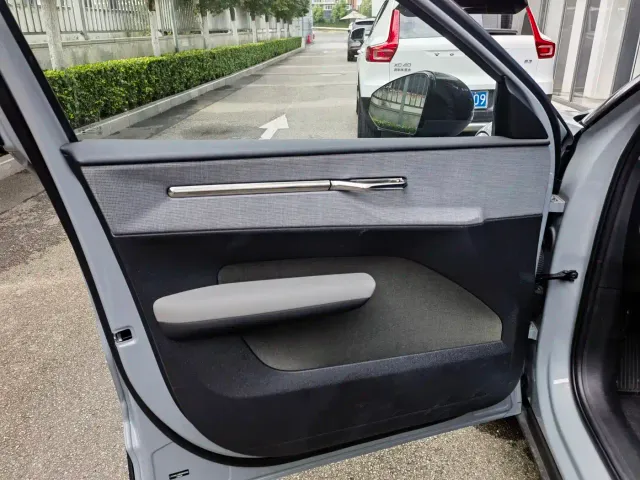 Volvo EX30 — Фото автомобиля 8