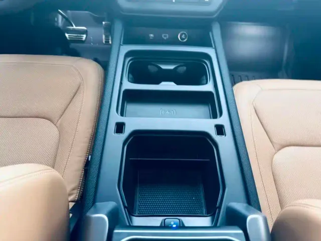 Land Rover Defender — Фото автомобиля 16