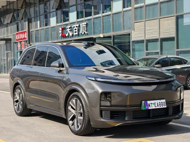 Li Auto L8 — Фото автомобиля 3
