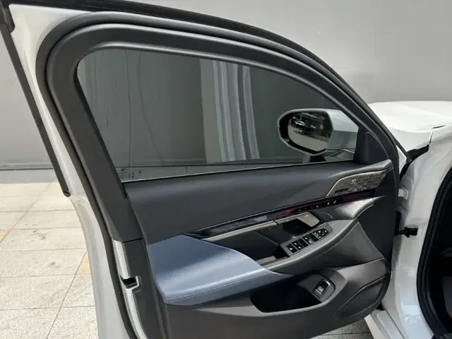 BMW 5 Series — Фото автомобиля 12